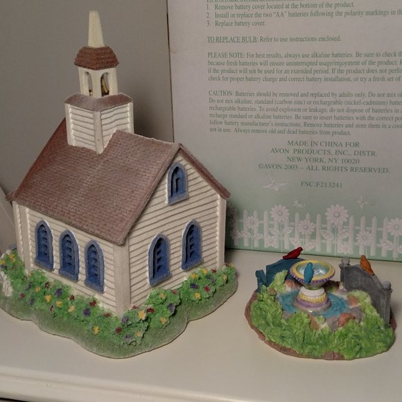 Vintage Avon 2003 Spring Valley Lighted Village Church & bench, excellent cond. - Picture 6 of 6